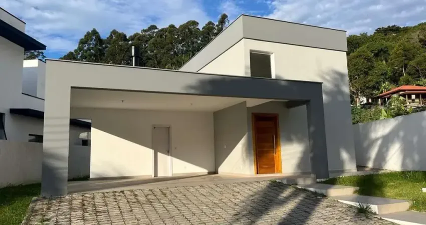 Sobrado à venda em condominio fechado na Cachoeira do Bom Jesus, Florianópolis SC