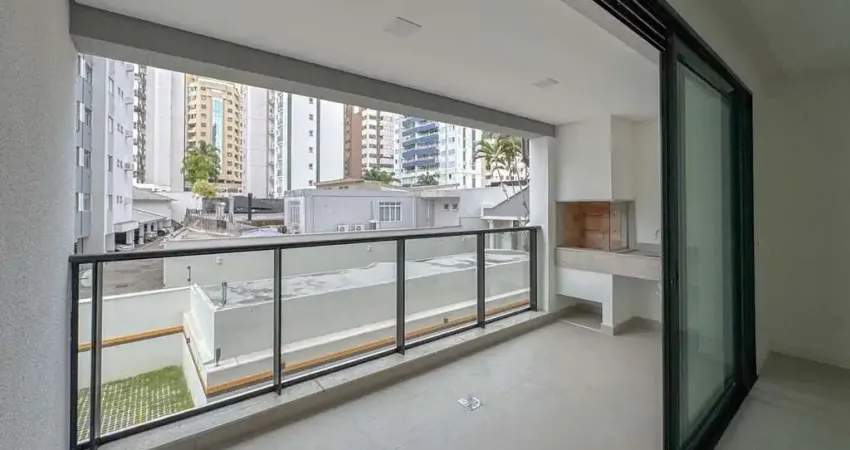 Apartamento 3 quartos, 1 suíte, 2 vagas, hobby box e lazer completo no centro/florianópolis