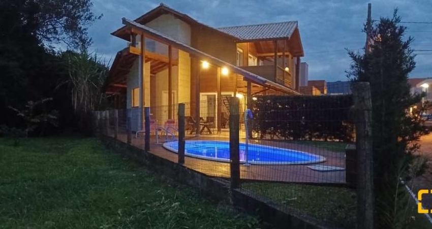 BROGNOLI VENDE- Casa a venda em condomínio fechado, junto a natureza e próximo ao mar.
