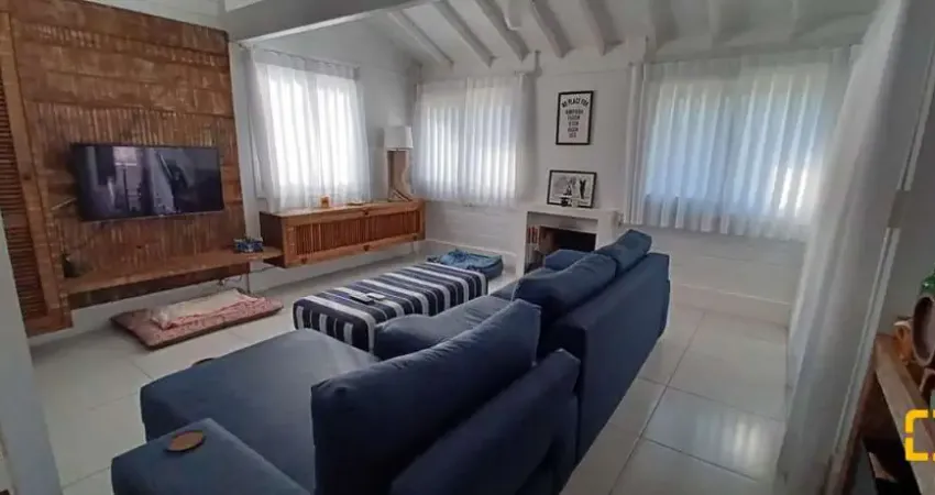 Brognoli vende- casa a venda em condomínio fechado, junto a natureza e próximo ao mar.