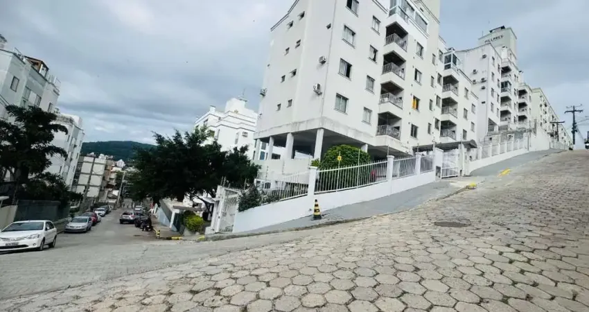 Apartamento a venda 1 dormitório com Garagem - Carvoeira