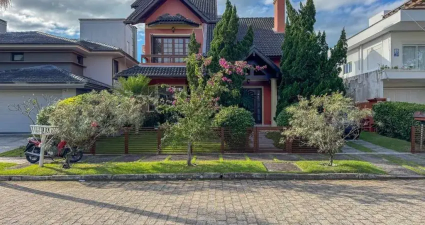 Casa - Jurerê Internacional - Pátio grande - 3 dormitórios - Escritório - Florianópolis - SC