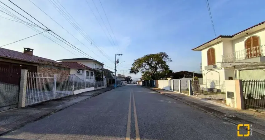 Casa à Venda no Balneário do Estreito em Florianópolis/SC!
