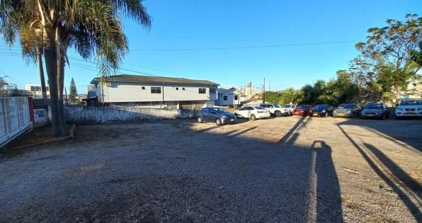 Terreno à venda de esquina no Bairro Ipiranga comercial e residencial.