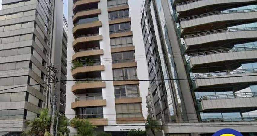 Apartamento na Beira Mar Norte com 4 quartos, sendo 2 suítes, frente para o mar