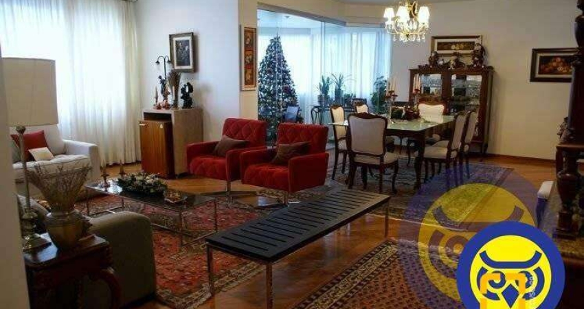 Apto com 266m², 4 Quartos e 2 Vagas no Centro