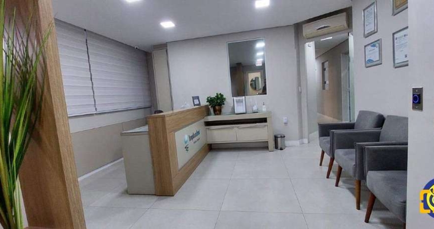 Sala Comercial com 212m² de área útil, totalmente reformada, para Clínicas médicas, Centro, Fpolis