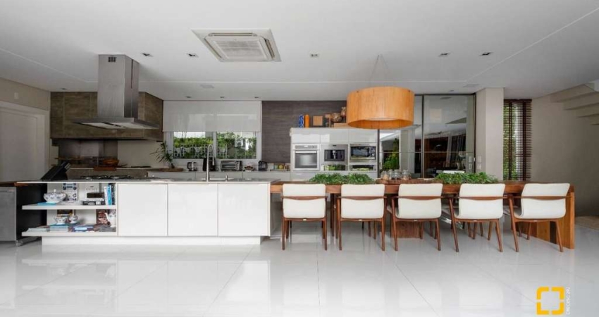 Casa de Alto Padrão em Condomínio Fechado - 485 m² | 4 Suítes | Piscina | Cinema | Gourmet Completa
