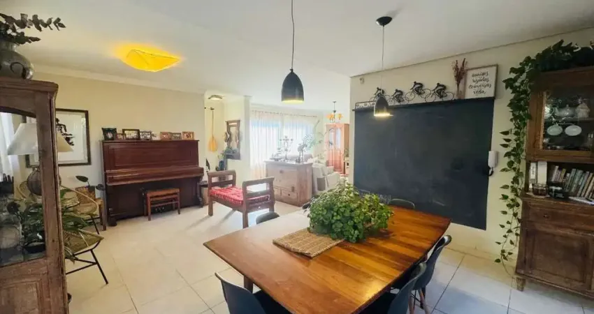Casa 3 suítes em condomínio fechado no Canto da Lagoa