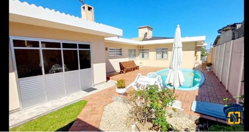 Casa com 5 dormitórios sendo  3 suítes em Capoeiras, Florianópolis / SC