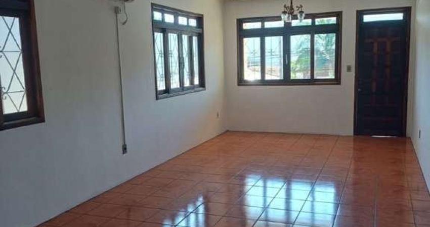 Casa com 3 quartos, 1Suíte,  amplo quintal em Abraão, Florianópolis-SC