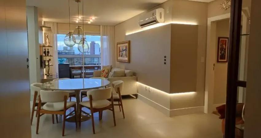 Apartamento à venda com 3 suítes, 2 vagas e hobby box no Kobrasol, São José