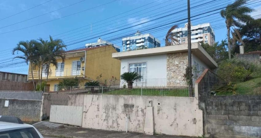 Casa à venda com 3 quartos, no Jardim Cidade de Florianópolis.