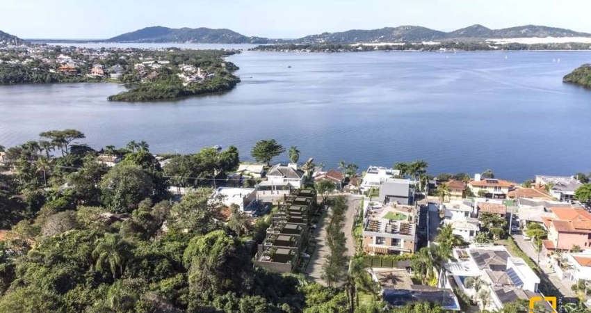 Casa em construção em Condomínio -  Canto da Lagoa  | Lagoa da Conceição | Florianópolis/SC