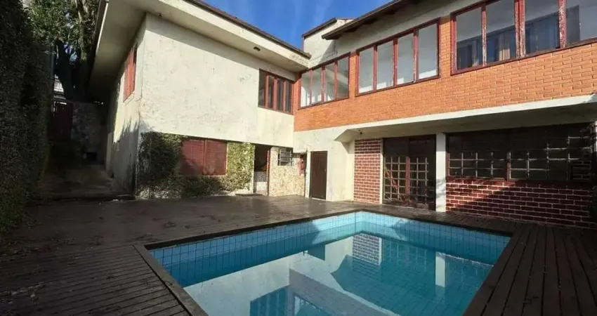 Casa com 4 dormitório, piscina e área gourmet no bairro Estreito/Florianópolis-SC