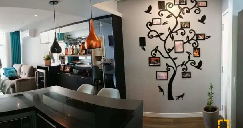Apartamento totalmente reformado com ótima localização