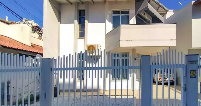 Casa com 3 quartos à venda na Rua General Estilac Leal, 139, Coqueiros, Florianópolis