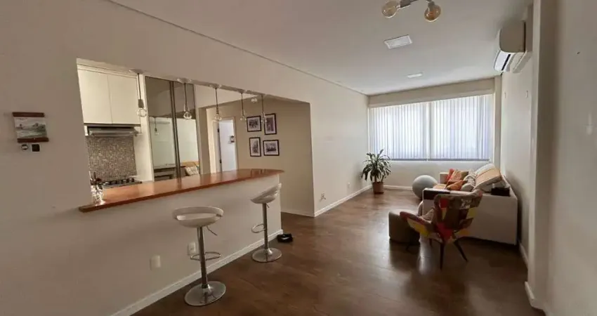 Apartamento 3 quartos (suíte), reformado, 1 vaga - Centro/Fpolis-SC