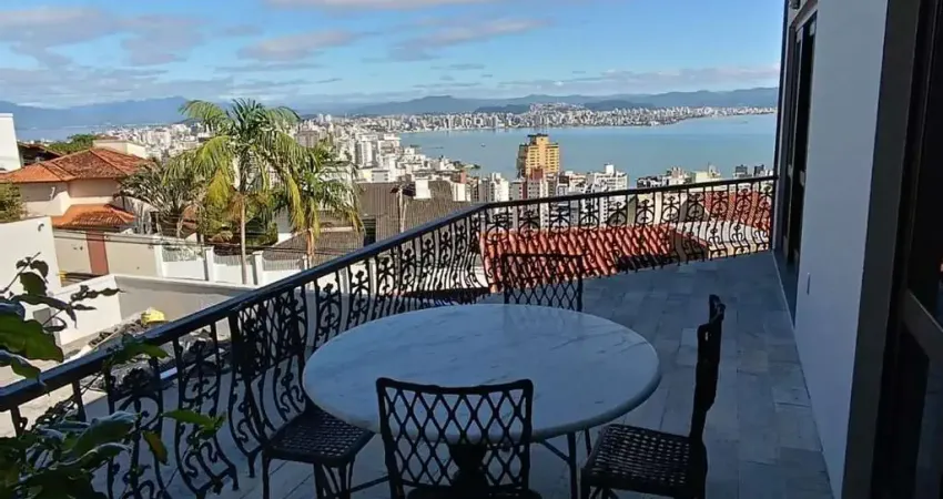 Casa residencial com 4 suítes à venda no Morro da Cruz-Florianópolis