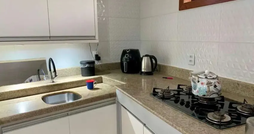 Casa 4 Dormitórios sendo um térreo, 2 Salas, cozinha planejada, deck parte superior, 300 mts Praia.