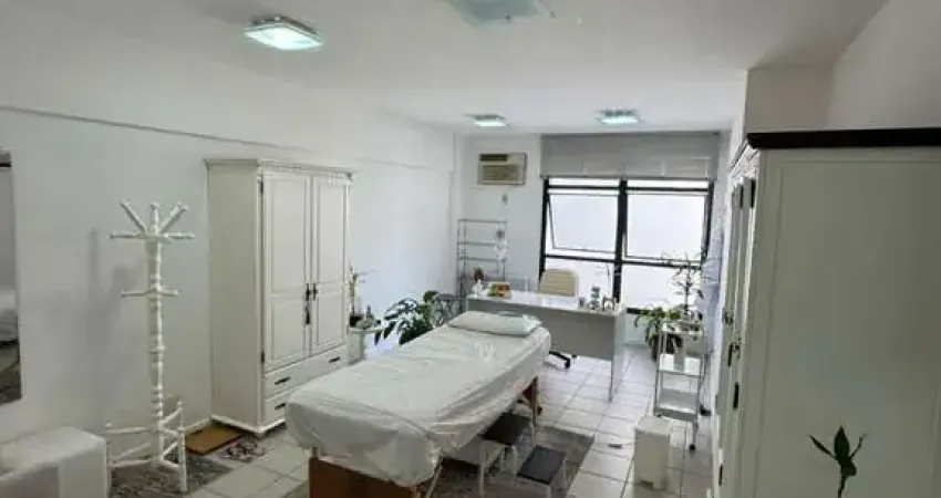 Sala comercial a venda com 31m2 privativos, com lavabo - centro - fpolis sc