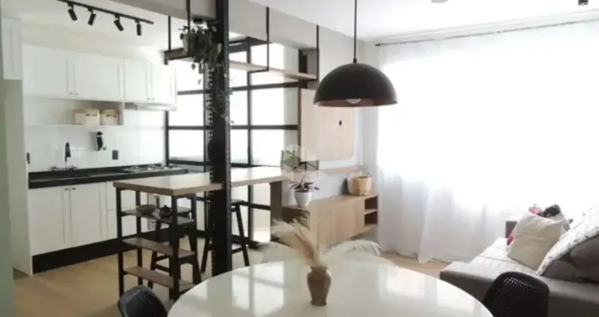 Apartamento de 2 dormitórios, todo reformado no centro de florianópolis.