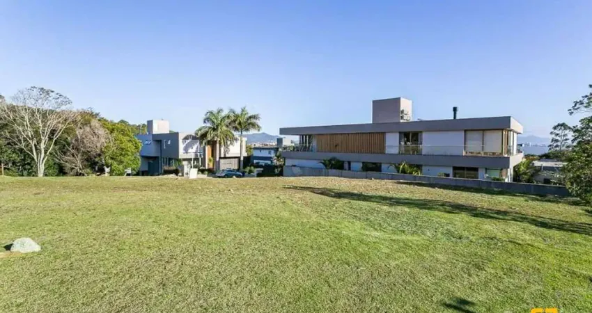 Oportunidade no cacupé: terreno com vista para o mar em condomínio de luxo com infraestrutura!