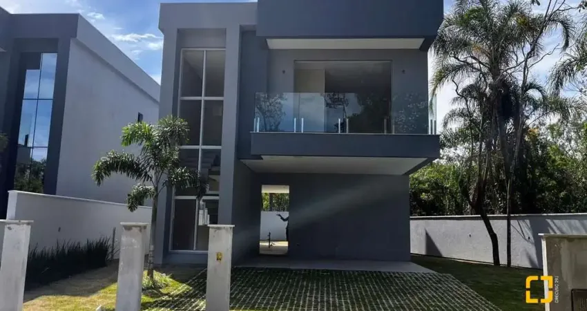 Casa à venda - 3 suítes, em rua sem saída, vista para área de preservação.