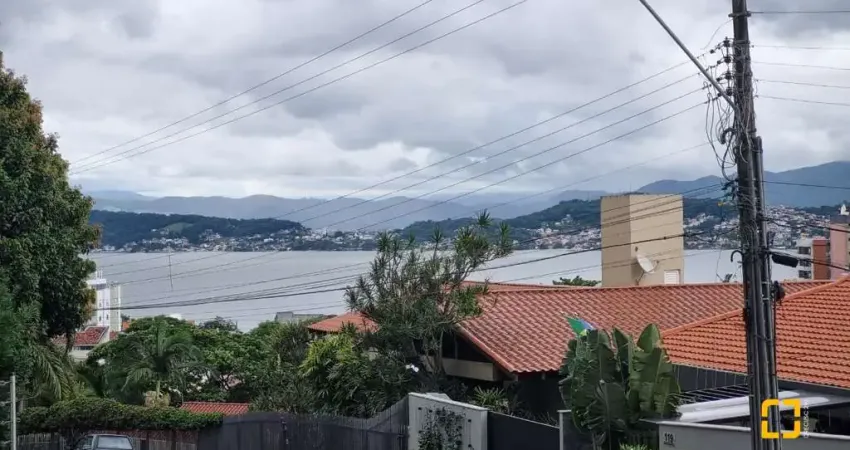 Casa 5 dormitórios, sendo 3 suítes, 2 lavabos.4 salas em diferentes níveis itaguaçu florianopolis sc