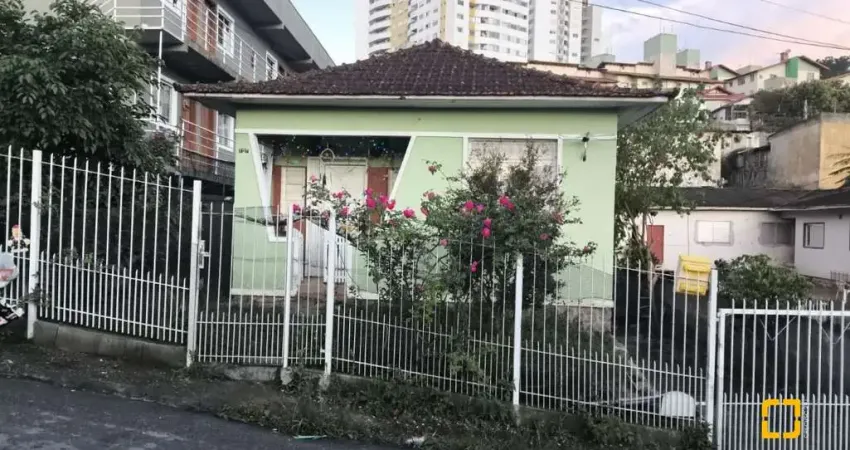 Casa alvenaria à venda no bairro capoeiras em florianópolis sc.