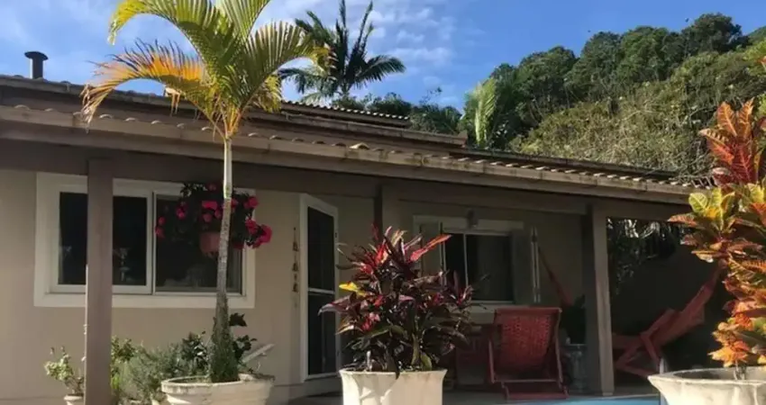 Casa residencial - 3 dormitórios - terreno de 357m² - barra da lagoa - florianópolis