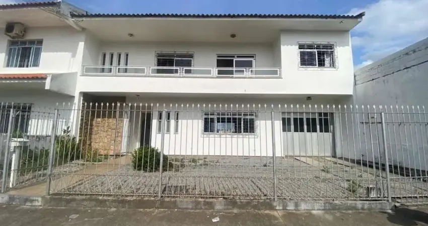 Casa de 03 dormitórios sendo 01 suite no bairro Jardim Atlântico em São José /SC