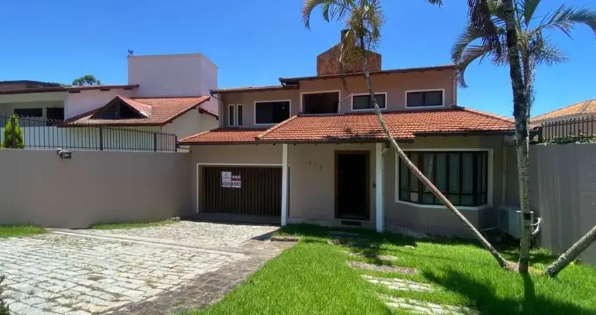 Casa com 4 dormitórios, sendo 2 suítes no Bairro João Paulo em Florianópolis /SC