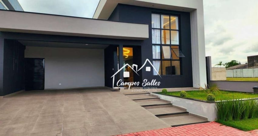 Casa à venda com piscina, 3 quartos, sendo 1 suíte em Peruíbe, no Residencial Flora Rica