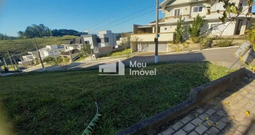Terreno de esquina com 347m² no Cond. Residencial Mantiqueira-SJC-Venda