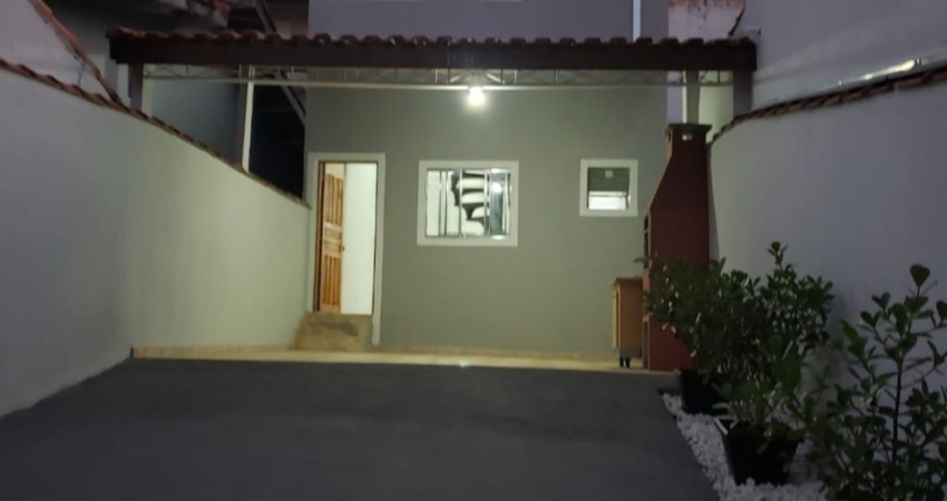 Sobrado com 3 dormitórios com 125m² em Condomínio Fechado na Zona Leste de SJC