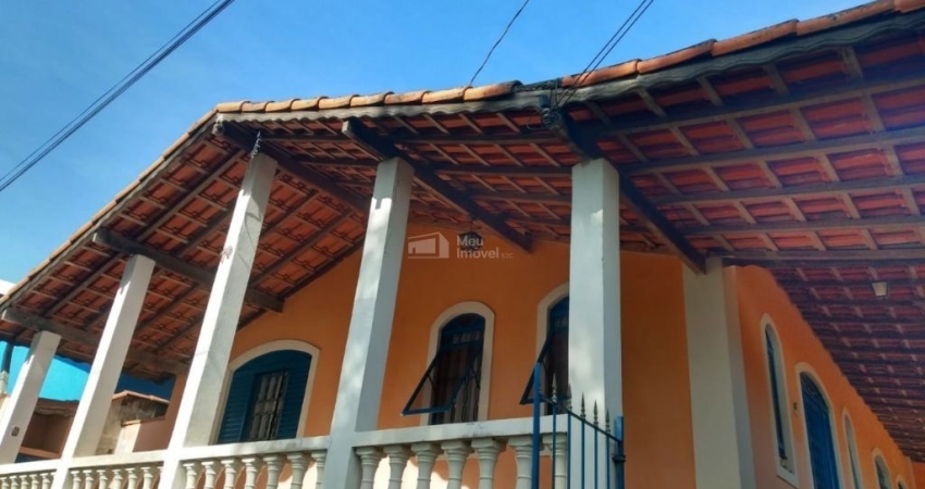 Casa na Zona Leste de São José dos Campos, 280 m² de construção