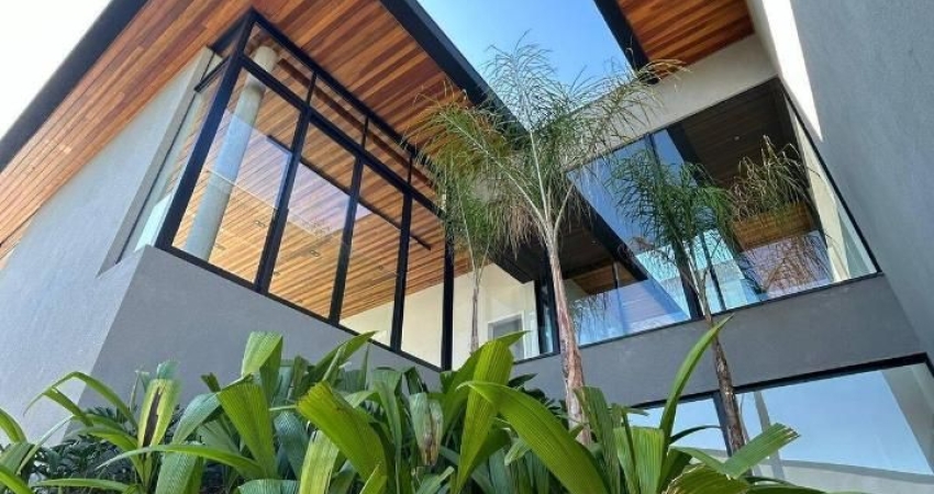 Casa de Alto Padrão, 600 m², à Venda, no Condomínio Reserva do Paratehy
