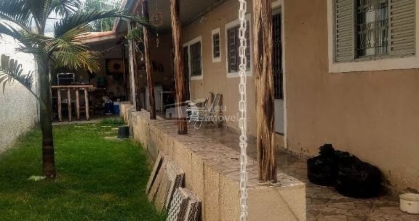 Casa no Jardim Santa Herminia com Piscina e quintal