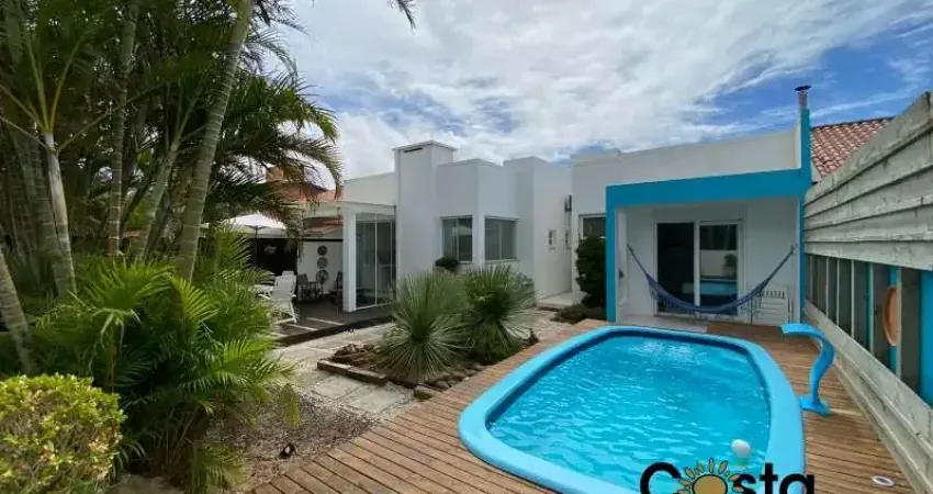 Casa mobiliada e com piscina próximo do mar em nova tramandaí