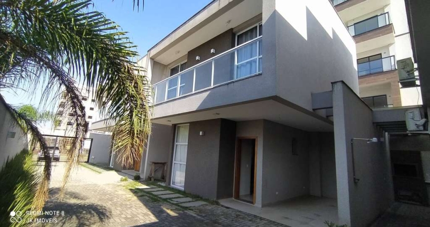 MAGNÍFICO TRIPLEX NO CONDOMÍNIO ILHA DE CAPRI,A VENDA NO BALN.RAINHA DO MAR