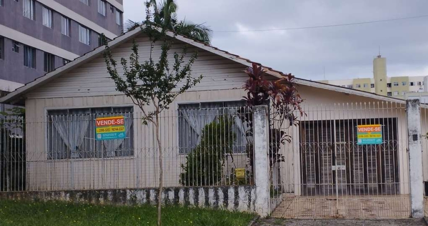 Terreno à venda na Rua Paranaguá, Portão, Curitiba