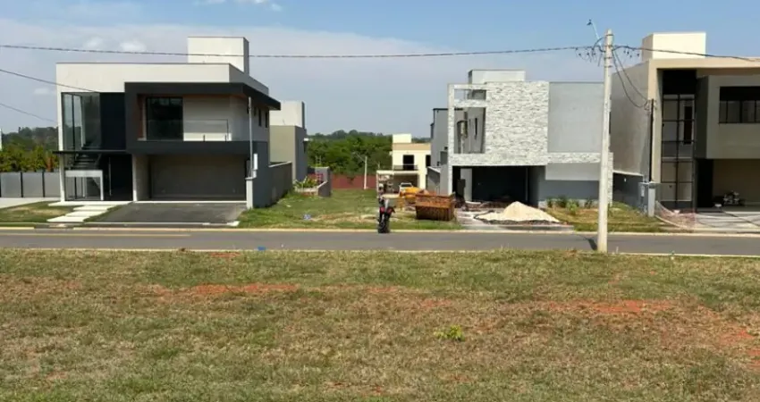 Lote à venda no Jardins Capri: 268m² em condomínio fechado com lazer