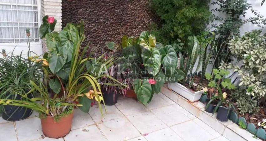 Sobrado à venda, Vila Monumento, sala para 2 ambientas, copa cozinha.