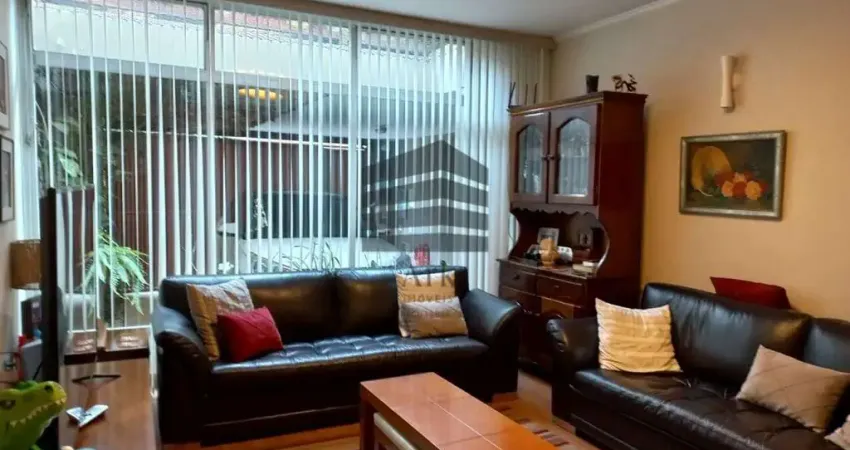 Sobrado Mirandópolis, 200 m², 4 quartos, 1 suíte, 4 banheiros, 2 vagas, quintal. Marque sua visita.