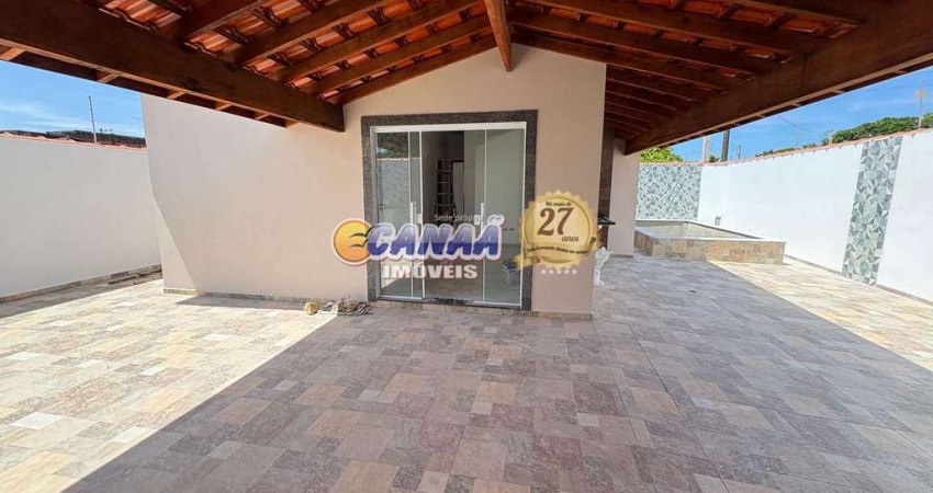 Excelente Casa com Piscina à Venda em Itanhaém/SP