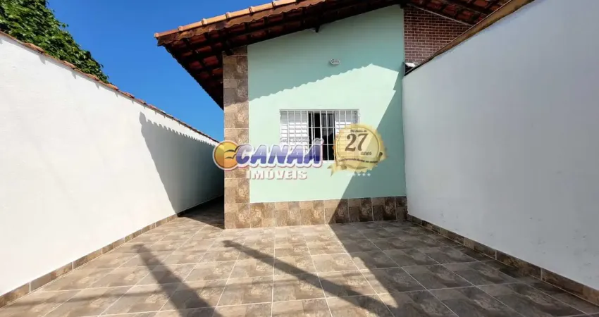 Linda casa com piscina à venda em mongaguá – litoral sul de são paulo!