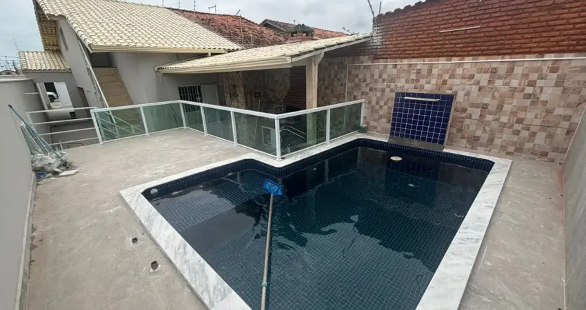 Casa lado praia com piscina e 3 dormitórios na praia de itanhaém!!!