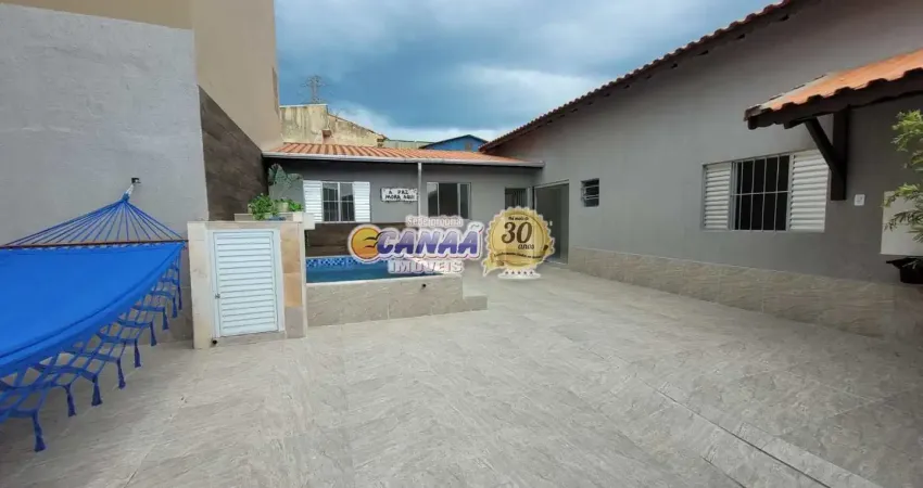 Linda casa com piscina a venda no balneário itaóca, mongaguá/sp.