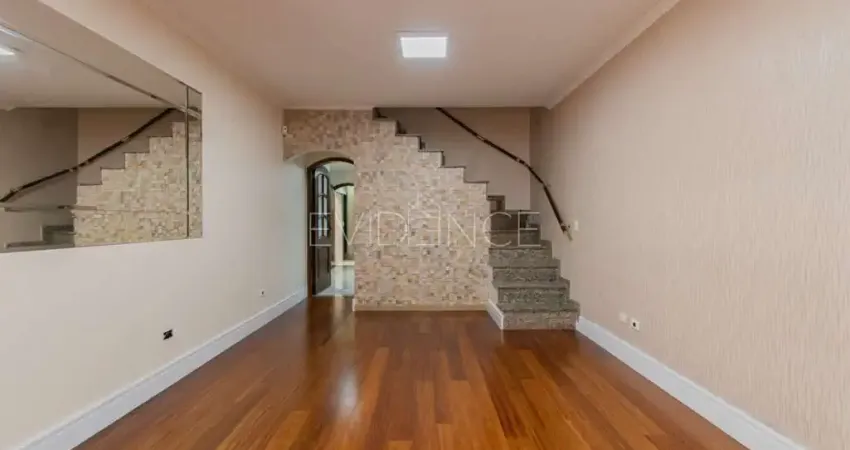 Casa com 3 quartos para alugar na Rua Antônio Camardo, 318, Vila Gomes Cardim, São Paulo